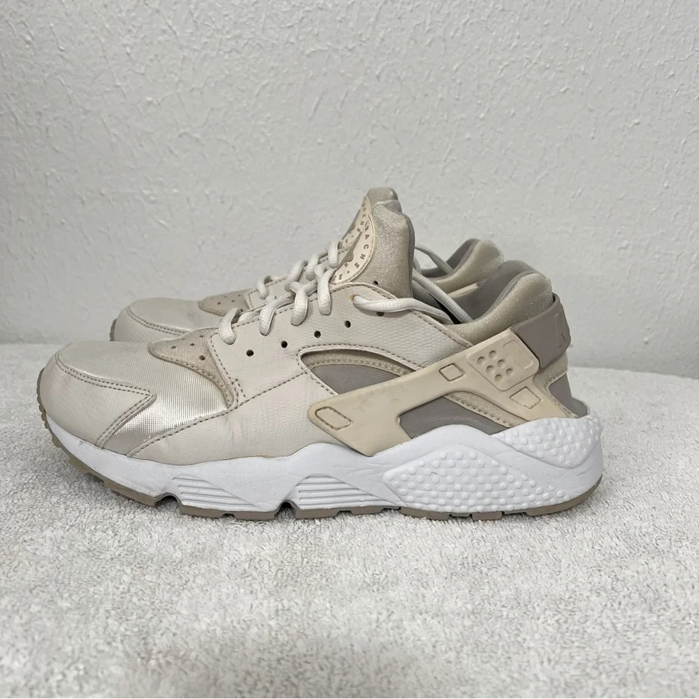 Nike Air Huarache Women Size 11 Athletic Running Shoes Beige White 634835-018